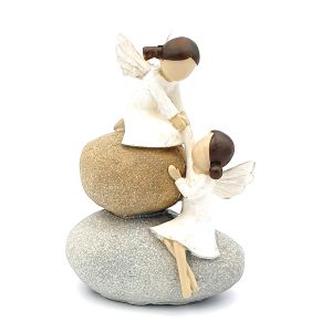 Figura àngels nenes sobre pedres, pasta de fusta