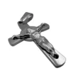 crucifijo san benito acero inoxidable plateado detalle