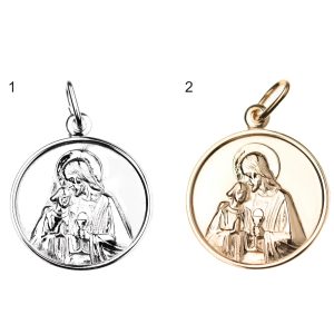 dos medallas la medalla de la izquierda es de color plateado y tiene una anilla para colgarla y la medalla tiene una representacion de la virgen maria con el niño jesus y la medalla de la derecha es de color dorado y tambien tiene una anilla para colgar y tambien tiene una representacion de la virgen maria con el niño jesus