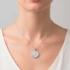 colgante medalla crismon mujer