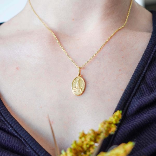 colgante medalla oval de la virgen de fatima modelo