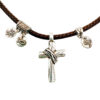 collar maderos atados medallas
