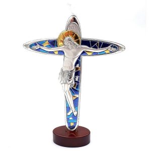 Crucifijo laminado en plata y base de madera, 11 cm