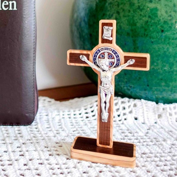 crucifijo san benito madera