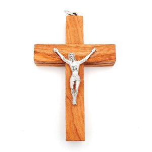Colgante cruz de madera de olivo con cristo clásico