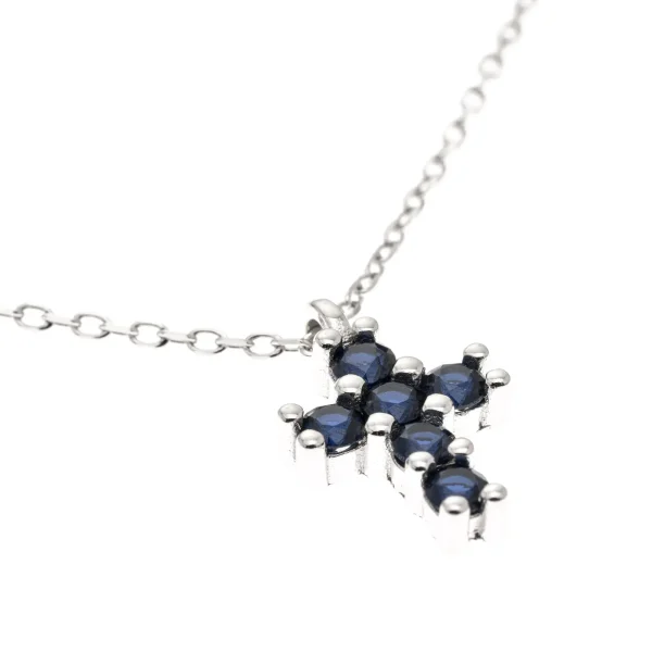 detalle cruz circonitas azules collar