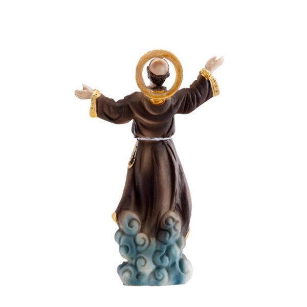 figura san francisco nubes detras