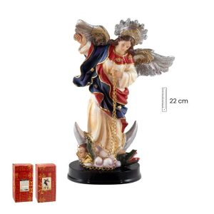figura virgen de quito