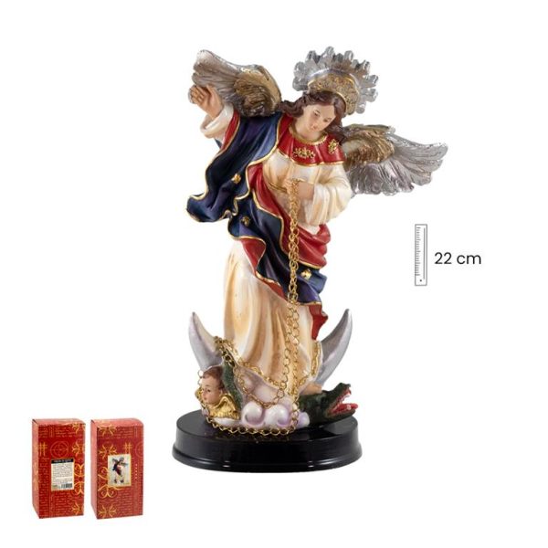 figura virgen de quito