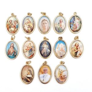 Colgante medalla varias devociones, metal dorada