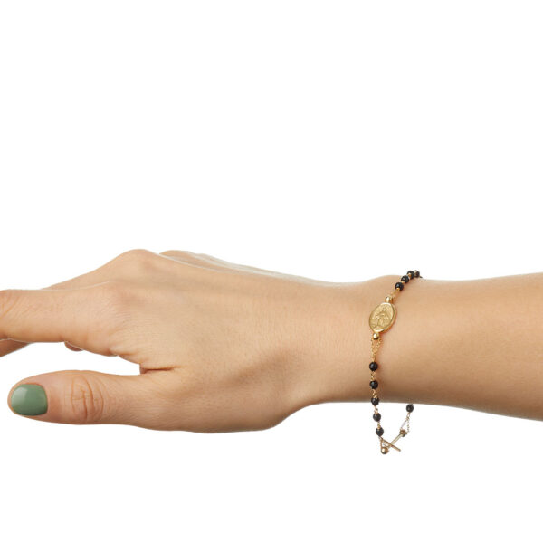 pulsera cuentas negras medalla