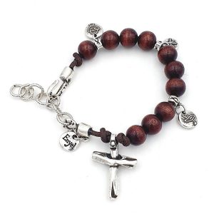 Pulsera denario con cruz, cuentas de madera y medallas, ajustable