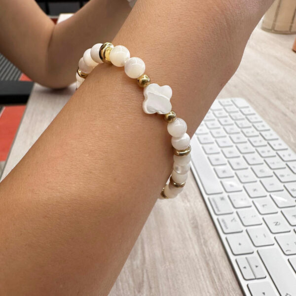 pulsera madreperla dorados modelo