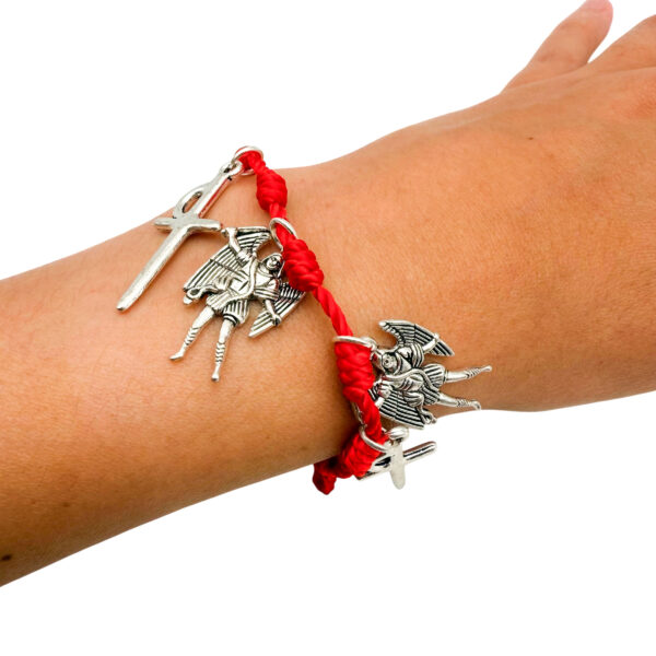 pulsera roja san miguel modelo
