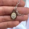 pulsera virgen alegria medalla inscripcion