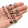 rosario-hematite-cruz-trilobulada-mano